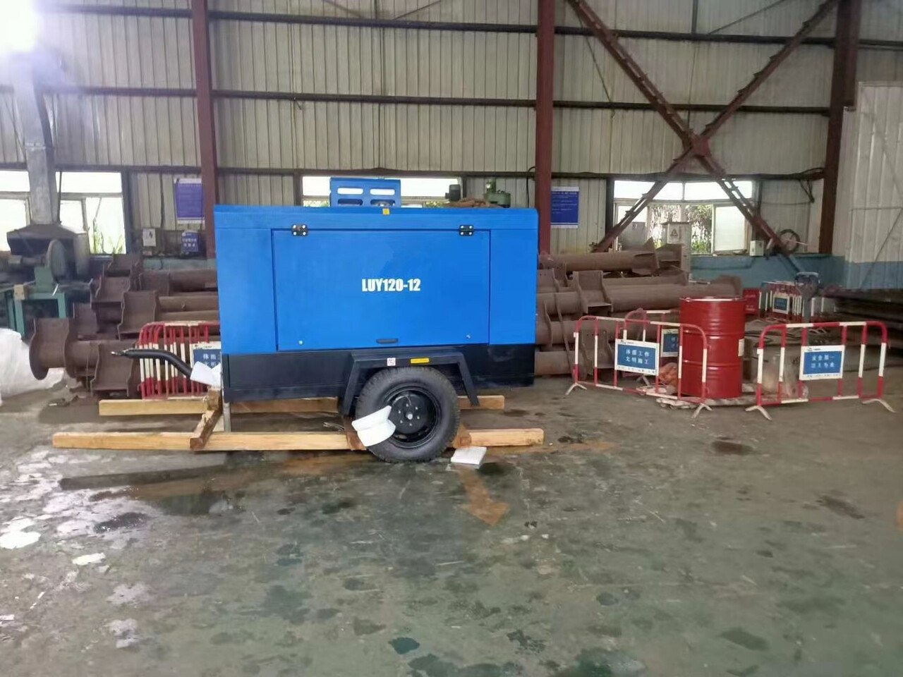 Liutech 120-12 424CFM 12Bar Portable Screw Diesel - Kompresor udara: gambar 3 Liutech 120-12 424CFM 12Bar Portable Screw Diesel - Kompresor udara: gambar 3