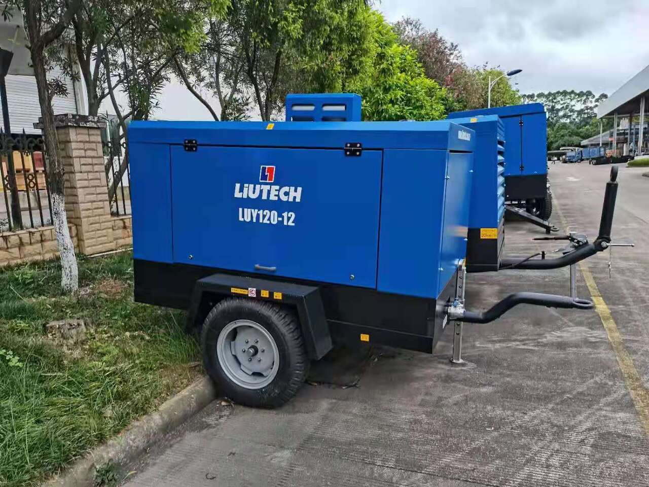 Liutech 120-12 424CFM 12Bar Portable Screw Diesel - Kompresor udara: gambar 1 Liutech 120-12 424CFM 12Bar Portable Screw Diesel - Kompresor udara: gambar 1