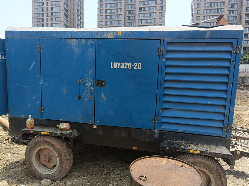 Liutech 320-20 1130CFM 20Bar Portable Screw Diesel - Kompresor udara: gambar 3 Liutech 320-20 1130CFM 20Bar Portable Screw Diesel - Kompresor udara: gambar 3