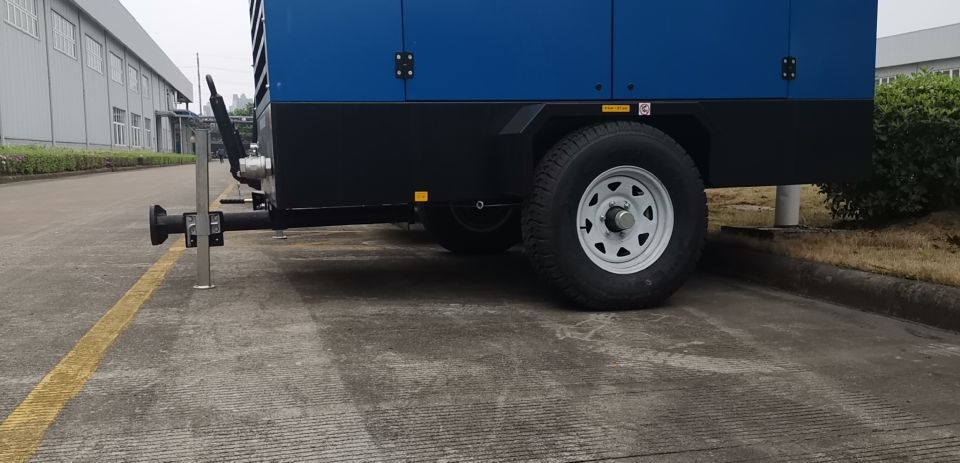 Liutech 320-20 1130CFM 20Bar Portable Screw Diesel - Kompresor udara: gambar 5 Liutech 320-20 1130CFM 20Bar Portable Screw Diesel - Kompresor udara: gambar 5