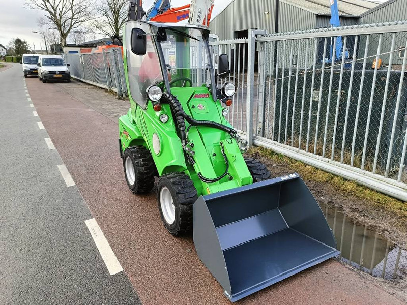 Avant M420 MSDNT mini shovel loader lader 980 kg CE - Track loader yang ringkas: gambar 4 Avant M420 MSDNT mini shovel loader lader 980 kg CE - Track loader yang ringkas: gambar 4
