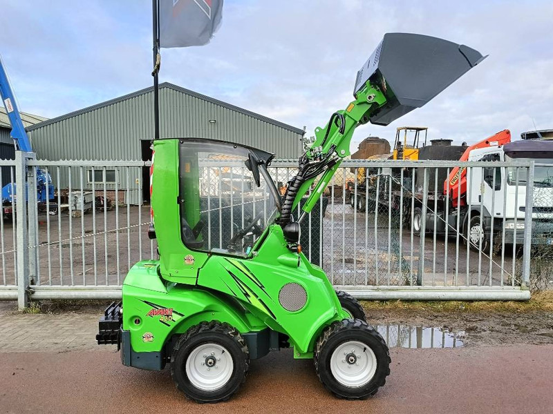 Avant M420 MSDNT mini shovel loader lader 980 kg CE - Track loader yang ringkas: gambar 1 Avant M420 MSDNT mini shovel loader lader 980 kg CE - Track loader yang ringkas: gambar 1