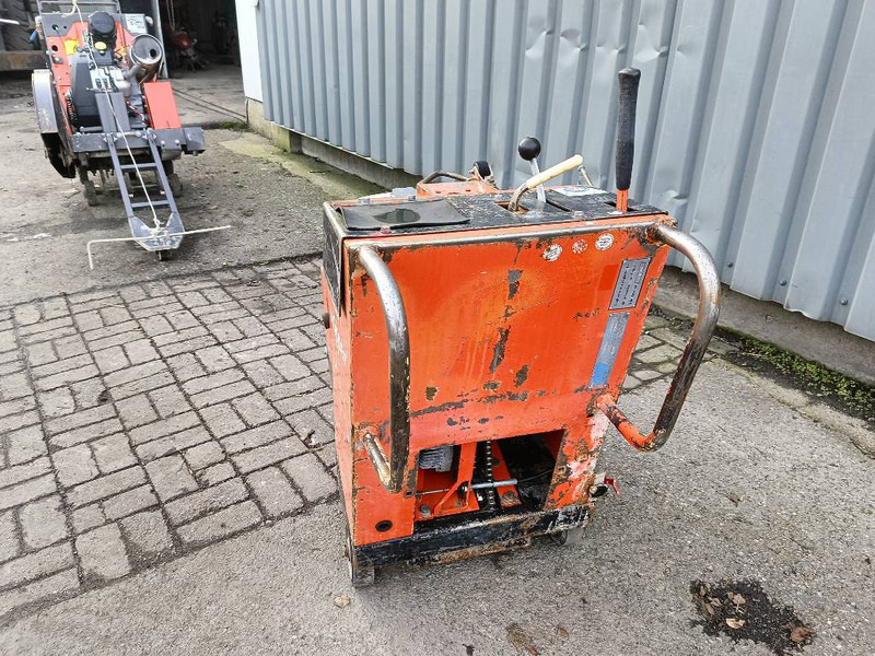 Norton CSB1 clipper zaag betonzaag machine 1994 - Mesin aspal: gambar 4 Norton CSB1 clipper zaag betonzaag machine 1994 - Mesin aspal: gambar 4