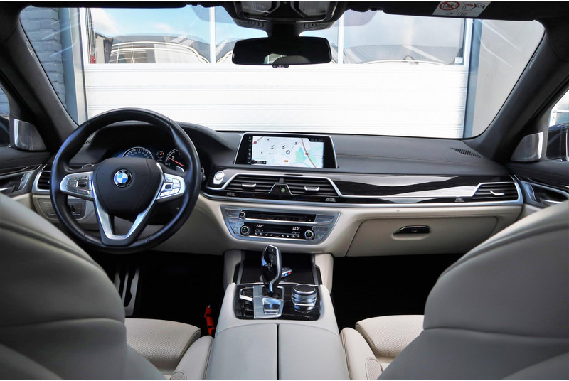 BMW 7 Serie 740Ld xDrive High Executive M-PAKKET/ MASSAGE/ PANO/ DEALER OND/ VOL! - Mobil sedan: gambar 2 BMW 7 Serie 740Ld xDrive High Executive M-PAKKET/ MASSAGE/ PANO/ DEALER OND/ VOL! - Mobil sedan: gambar 2