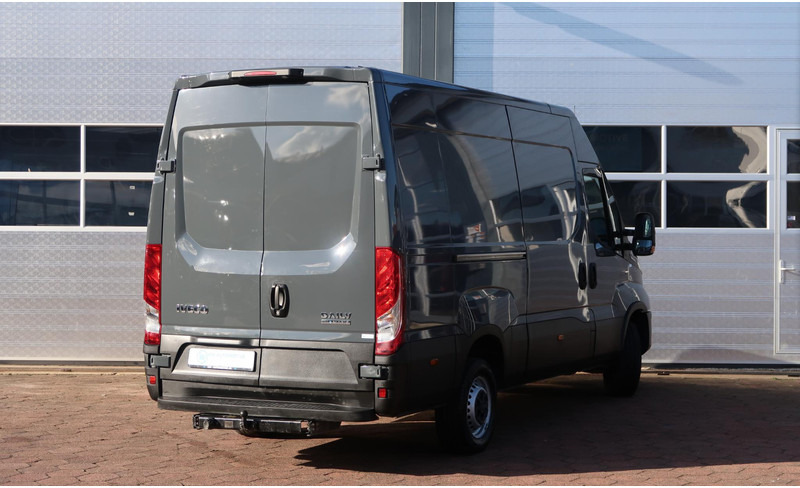 Iveco Daily 35S18HV 3.0 35 L2 H2 AUT/ LED/ CAMERA/ 3.5T/ CRUISE/ CLIMA/ TREKHAAK - Van panel: gambar 4 Iveco Daily 35S18HV 3.0 35 L2 H2 AUT/ LED/ CAMERA/ 3.5T/ CRUISE/ CLIMA/ TREKHAAK - Van panel: gambar 4