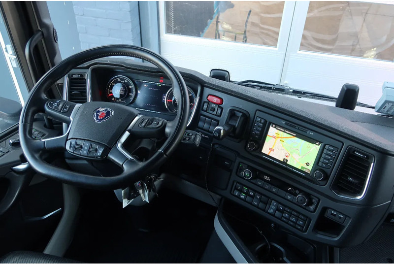Interior photo 2: Tractor head Scania 540S NGS FULL AIR/ RETARDER/ ALCOA/ LEATHER/ 2X TANK/ PARK AIRCO