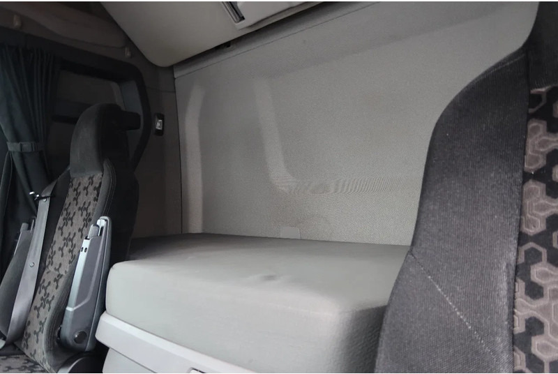 Tractor head Scania S450 NGS RETARDER/ 2X TANK/ ACC/ PARK CLIMA/ DIFF LOCK: gambar 15 Tractor head Scania S450 NGS RETARDER/ 2X TANK/ ACC/ PARK CLIMA/ DIFF LOCK: gambar 15