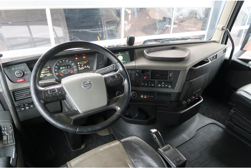 Volvo FH VDL HOOKLIFT 25T/ FULL AIR/ NL-TRUCK/ LIFT - Truk pembawa sistem kabel: gambar 2 Volvo FH VDL HOOKLIFT 25T/ FULL AIR/ NL-TRUCK/ LIFT - Truk pembawa sistem kabel: gambar 2