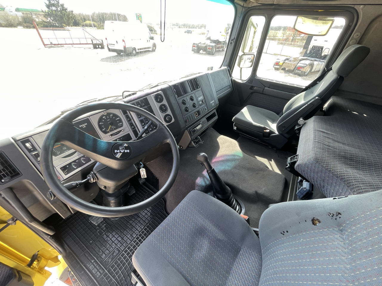 MAN F2000 413 6x2 Manual CRANE Hiab 330+jib 90 21m - Tractor head: gambar 3 MAN F2000 413 6x2 Manual CRANE Hiab 330+jib 90 21m - Tractor head: gambar 3