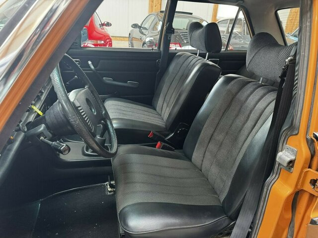 MERCEDES-BENZ 200 D/8 W115 - Mobil sedan: gambar 3 MERCEDES-BENZ 200 D/8 W115 - Mobil sedan: gambar 3