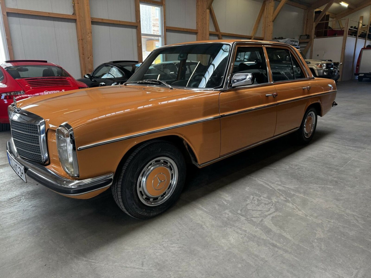 Mercedes-Benz 200 D/8 - Mobil sedan: gambar 2 Mercedes-Benz 200 D/8 - Mobil sedan: gambar 2