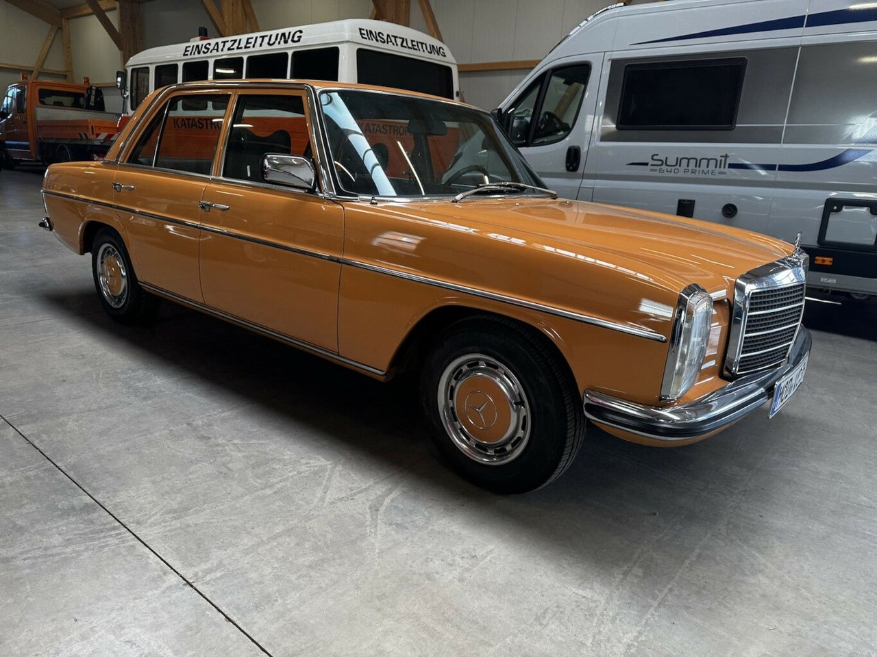 Mercedes-Benz 200 D/8 - Mobil sedan: gambar 4 Mercedes-Benz 200 D/8 - Mobil sedan: gambar 4
