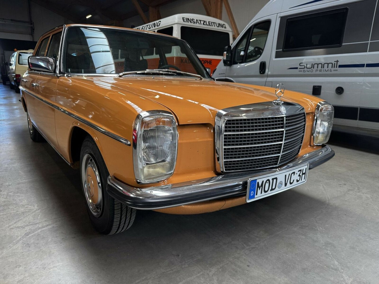 Mercedes-Benz 200 D/8 - Mobil sedan: gambar 3 Mercedes-Benz 200 D/8 - Mobil sedan: gambar 3