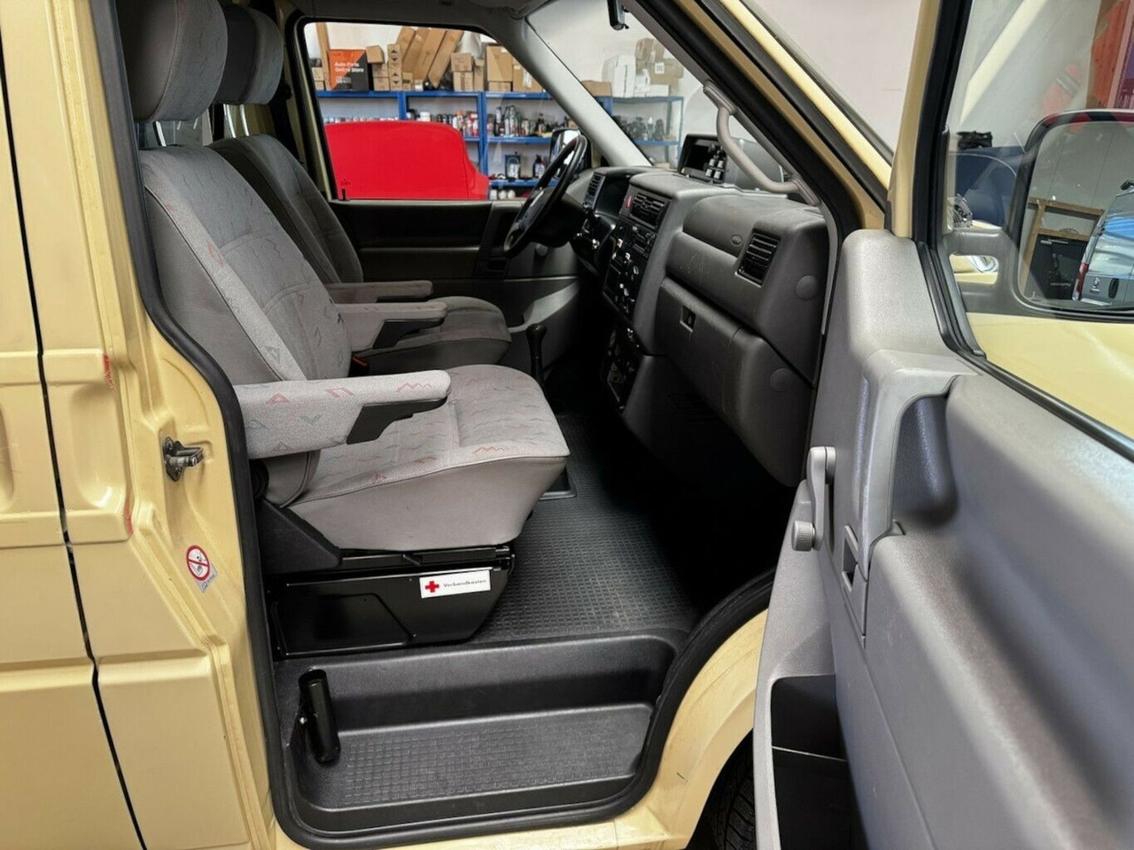 Van penumpang Volkswagen T4 2.5 TDI Syncro 4x4 lang 1. Hand!: gambar 12