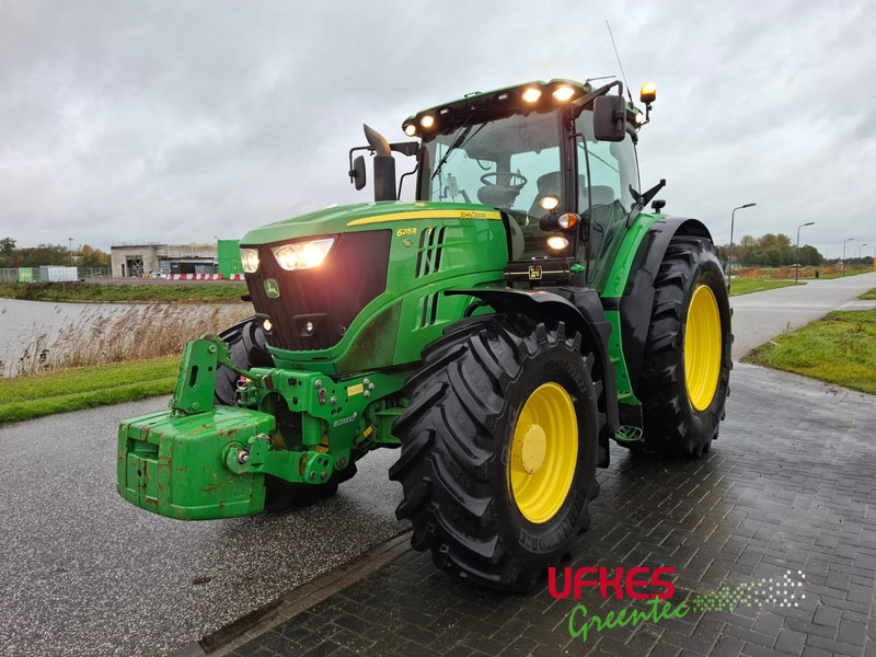 John Deere 6215 R - Traktor: gambar 1 John Deere 6215 R - Traktor: gambar 1