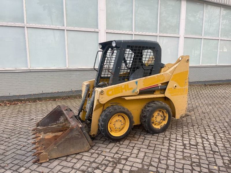 Gehl 3840 E 2015 - Skid steer: gambar 2 Gehl 3840 E 2015 - Skid steer: gambar 2