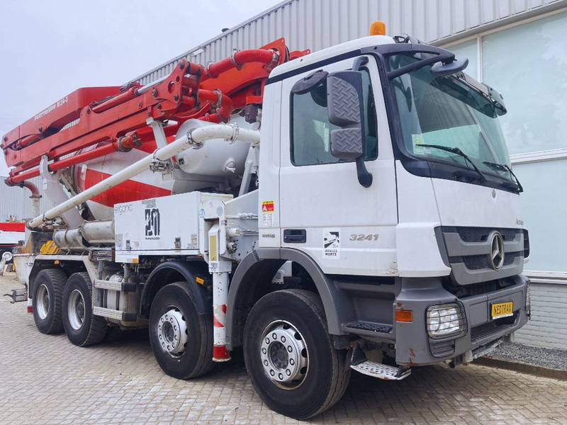 Mercedes-Benz Actros 3241 Putzmeister M24/3 2013 8X4 - Truk pengaduk beton: gambar 3 Mercedes-Benz Actros 3241 Putzmeister M24/3 2013 8X4 - Truk pengaduk beton: gambar 3