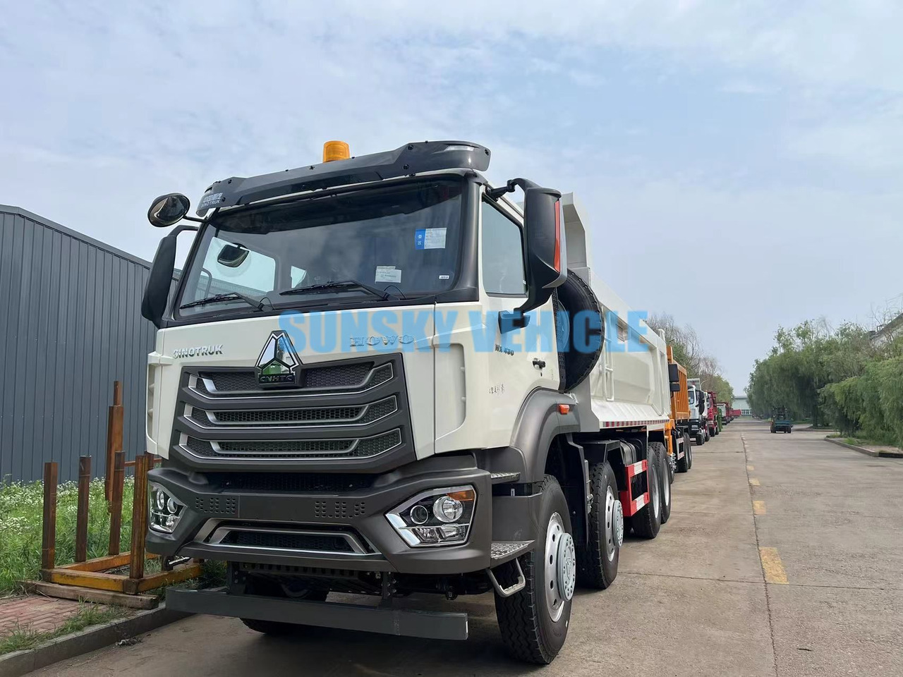 HOWO 8X4 dump truck - Truk jungkit: gambar 3 HOWO 8X4 dump truck - Truk jungkit: gambar 3