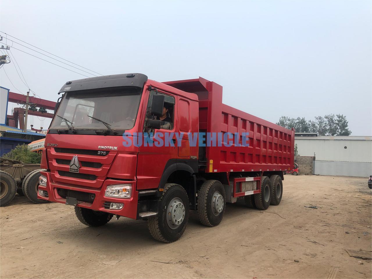Truk jungkit untuk pengangkutan bahan curah HOWO 8X4 dump truck: gambar 9