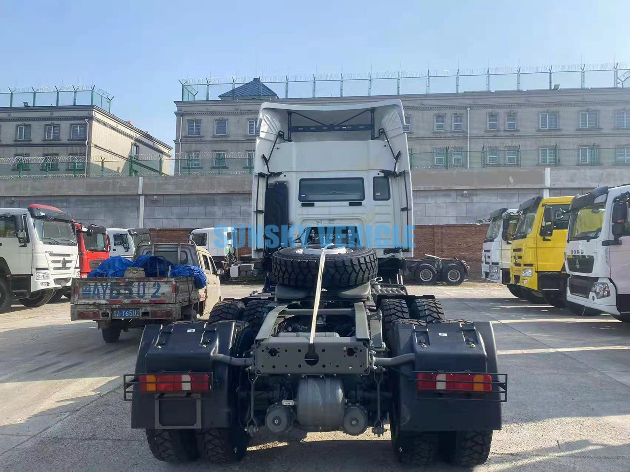 HOWO Brand New TX 6X4 400HP Tractor Head - Tractor head: gambar 3 HOWO Brand New TX 6X4 400HP Tractor Head - Tractor head: gambar 3