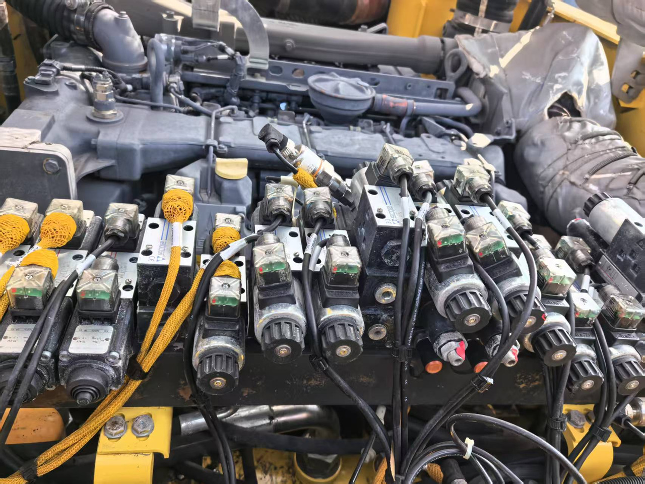 BOMAG Second Hand Asphalt Milling Machine BM2000/60 Asphalt Cold Milling Machine Price - Mesin penggilingan jalan: gambar 3 BOMAG Second Hand Asphalt Milling Machine BM2000/60 Asphalt Cold Milling Machine Price - Mesin penggilingan jalan: gambar 3