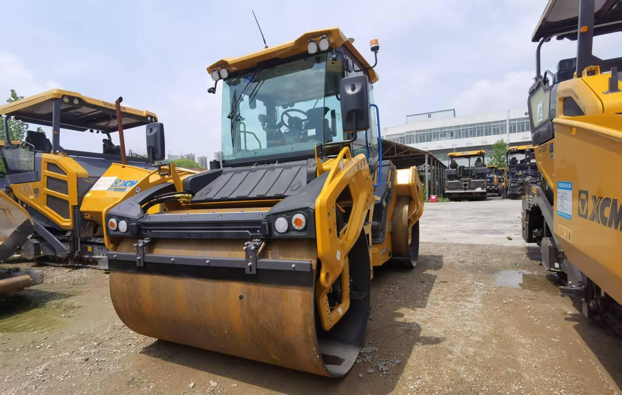 XCMG 13ton used small double drum steel road roller XD135TIV - Roller jalan: gambar 5 XCMG 13ton used small double drum steel road roller XD135TIV - Roller jalan: gambar 5