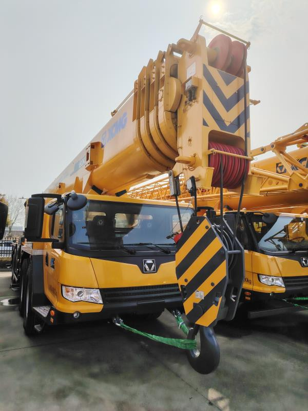 XCMG Factory 180 Ton Used QY180K5C Telescopic Boom Truck Mounted Crane Price List - Derek bergerak: gambar 3 XCMG Factory 180 Ton Used QY180K5C Telescopic Boom Truck Mounted Crane Price List - Derek bergerak: gambar 3