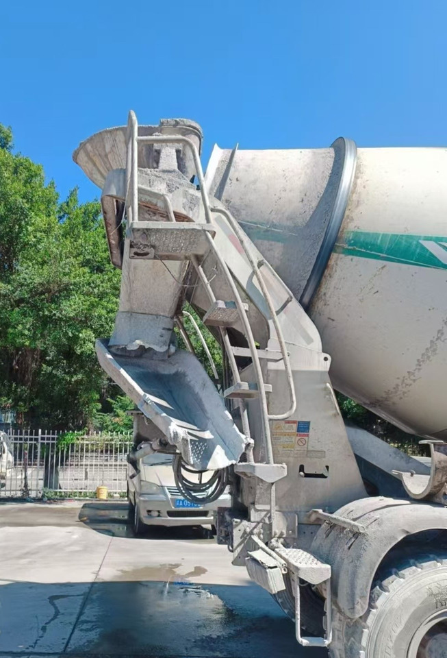 XCMG Official 12cbm Concrete Mixer Drum G4804D Used Mobile Concrete Mixers Truck For Sale - Truk pengaduk beton: gambar 5 XCMG Official 12cbm Concrete Mixer Drum G4804D Used Mobile Concrete Mixers Truck For Sale - Truk pengaduk beton: gambar 5