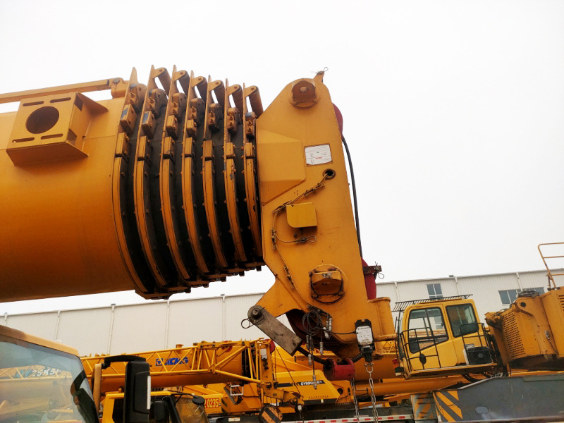 XCMG Official 130t Second Hand All Terrain Mobile Crane XCA130L8C Hydraulic Arm Crane Price List - Derek semua medan: gambar 5 XCMG Official 130t Second Hand All Terrain Mobile Crane XCA130L8C Hydraulic Arm Crane Price List - Derek semua medan: gambar 5
