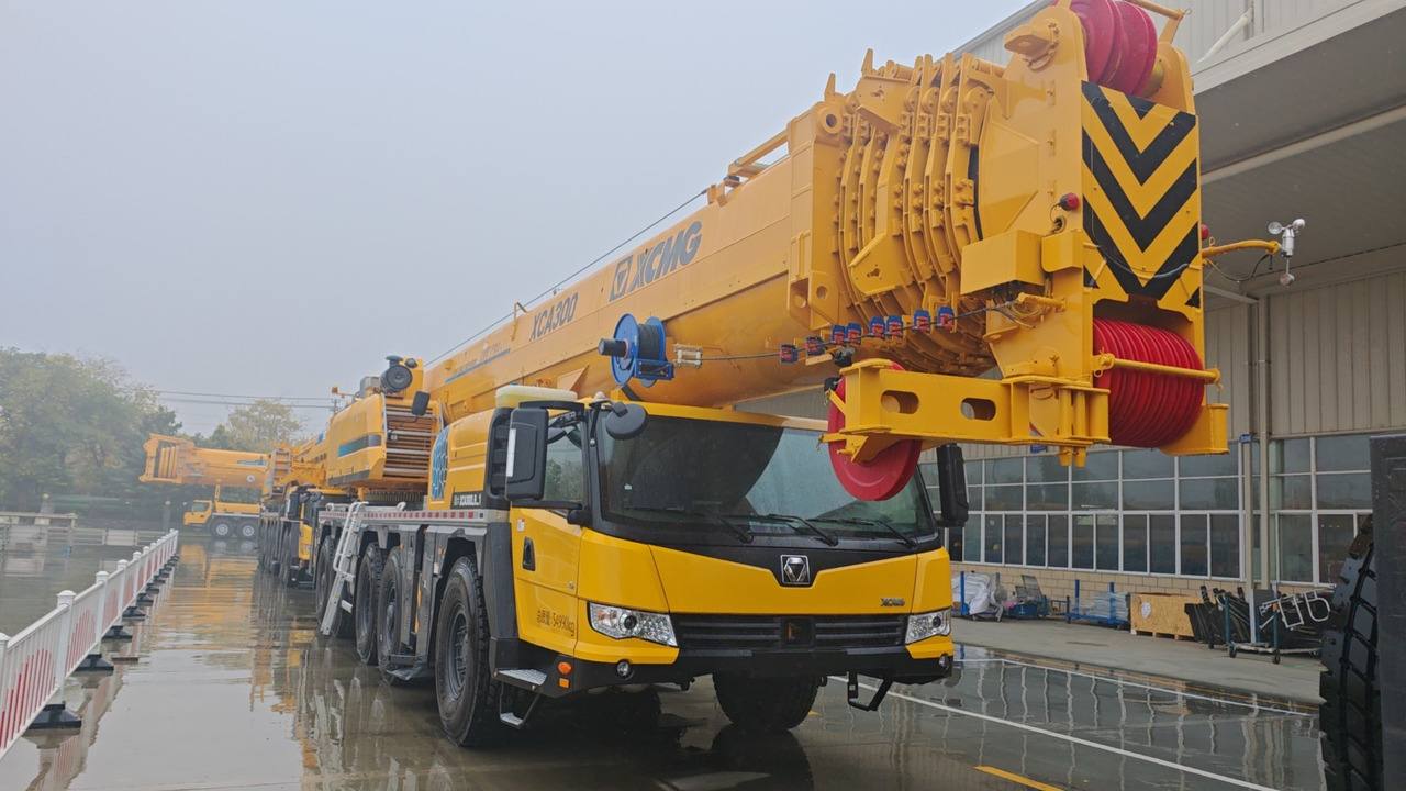 XCMG Official 2024 Year Pick Up Truck Crane 300t XCA300L8_1 Mobile All Terrain Crane Price - Derek semua medan: gambar 2 XCMG Official 2024 Year Pick Up Truck Crane 300t XCA300L8_1 Mobile All Terrain Crane Price - Derek semua medan: gambar 2