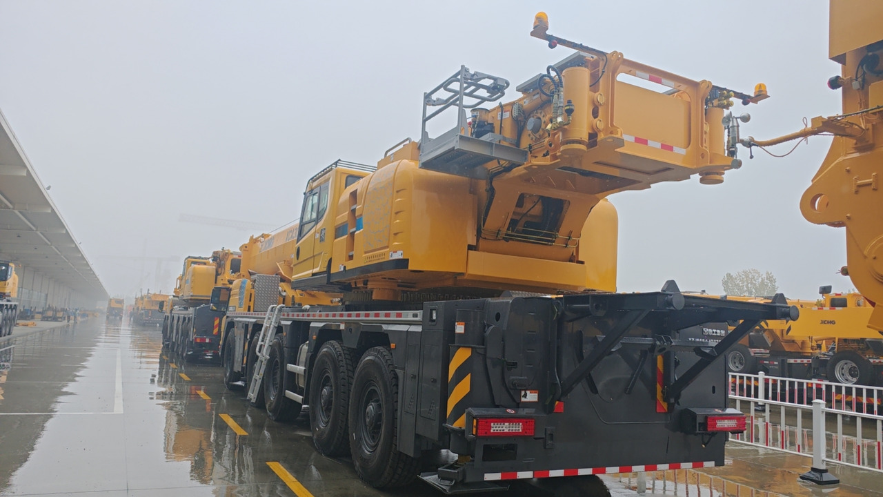 XCMG Official 2024 Year Pick Up Truck Crane 300t XCA300L8_1 Mobile All Terrain Crane Price - Derek semua medan: gambar 4 XCMG Official 2024 Year Pick Up Truck Crane 300t XCA300L8_1 Mobile All Terrain Crane Price - Derek semua medan: gambar 4