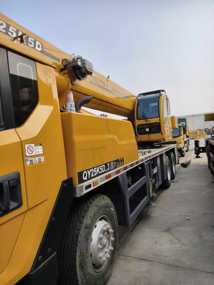 XCMG Official 25 Ton Small Truck Crane QY25K5D-3 Used Mobile Crane Machine With Cheap Price - Derek bergerak: gambar 3 XCMG Official 25 Ton Small Truck Crane QY25K5D-3 Used Mobile Crane Machine With Cheap Price - Derek bergerak: gambar 3