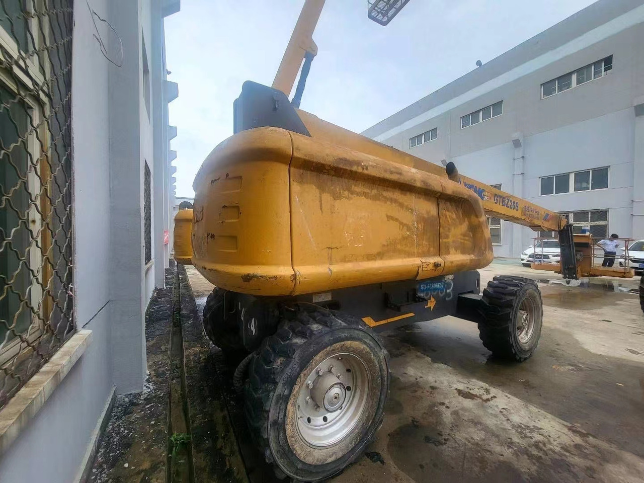 Boom teleskopik XCMG Official Cherry Picker Boom Lift GTBZ26S 26m Straight Arm Lift  Aerial Work Platform Price: gambar 8