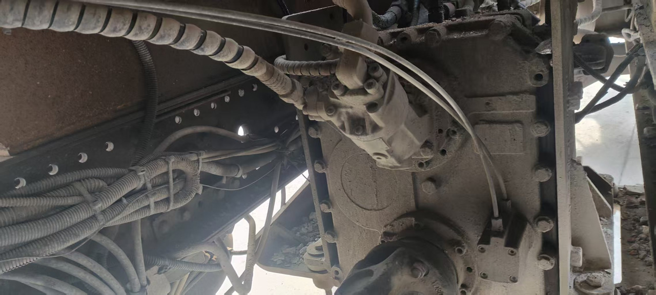 Leasing  XCMG Official Concrete Machine HB37V Mini Concrete Pump 37m Used Diesel Concrete Mixer Pump Truck Price XCMG Official Concrete Machine HB37V Mini Concrete Pump 37m Used Diesel Concrete Mixer Pump Truck Price: gambar 9