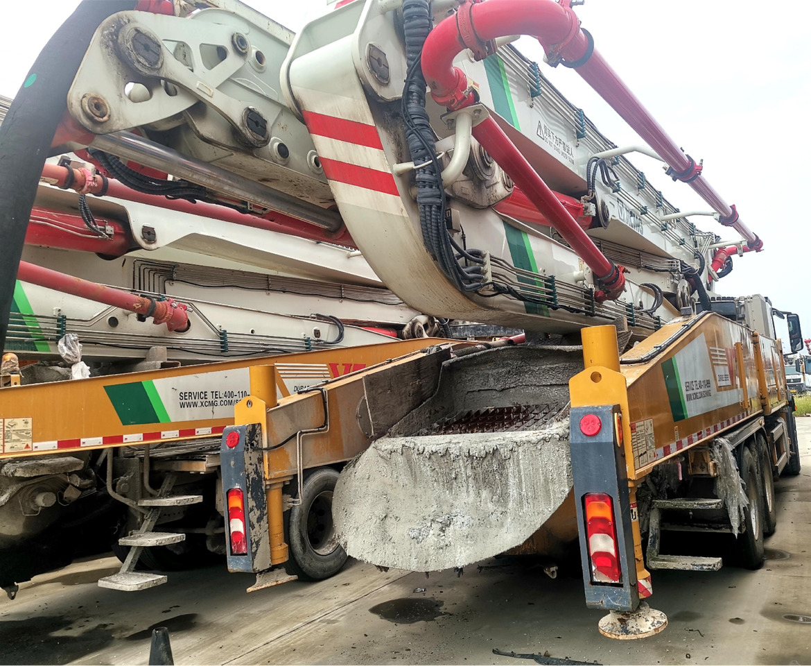 XCMG Official HB52V Used Mobile Concrete Pump 52m Truck Mounted Concrete Pump Price - Truk pompa beton: gambar 4 XCMG Official HB52V Used Mobile Concrete Pump 52m Truck Mounted Concrete Pump Price - Truk pompa beton: gambar 4