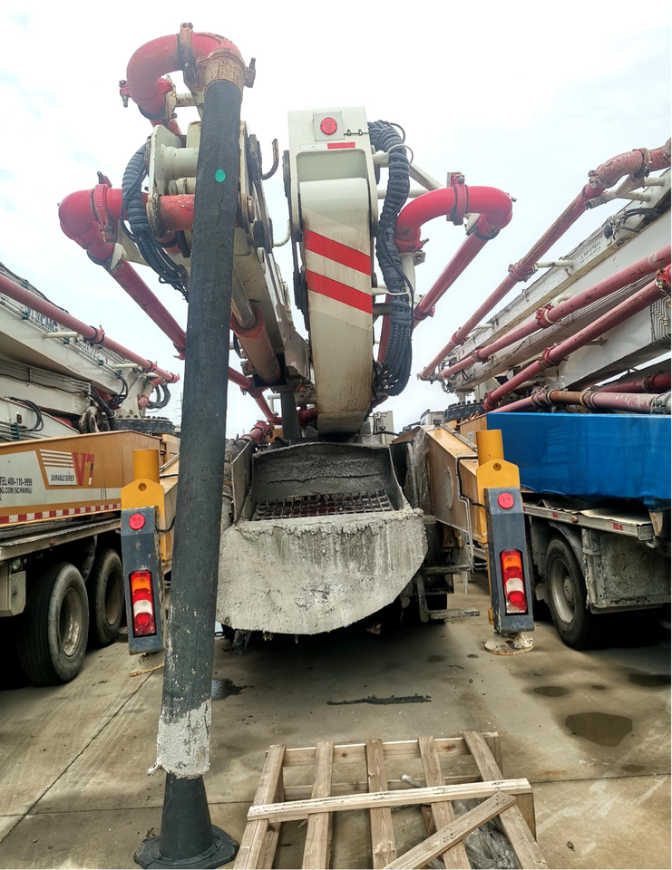 XCMG Official HB52V Used Mobile Concrete Pump 52m Truck Mounted Concrete Pump Price - Truk pompa beton: gambar 5 XCMG Official HB52V Used Mobile Concrete Pump 52m Truck Mounted Concrete Pump Price - Truk pompa beton: gambar 5
