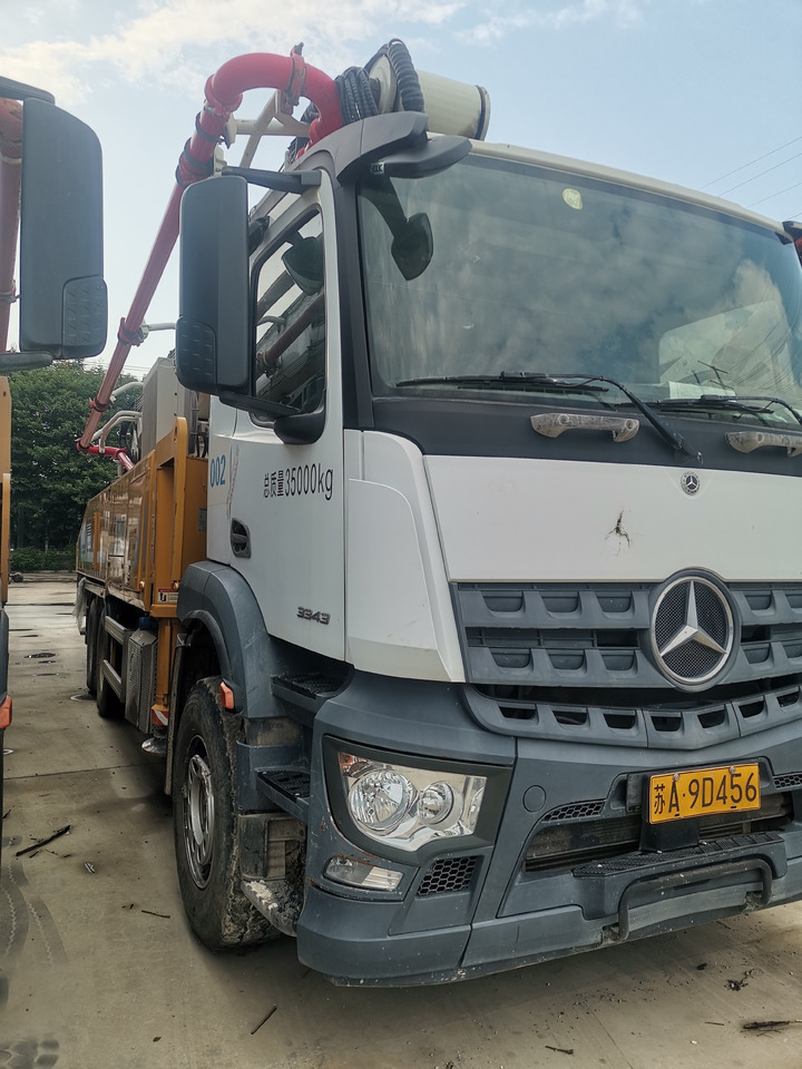 XCMG Official HB52V Used Mobile Concrete Pump 52m Truck Mounted Concrete Pump Price - Truk pompa beton: gambar 2 XCMG Official HB52V Used Mobile Concrete Pump 52m Truck Mounted Concrete Pump Price - Truk pompa beton: gambar 2