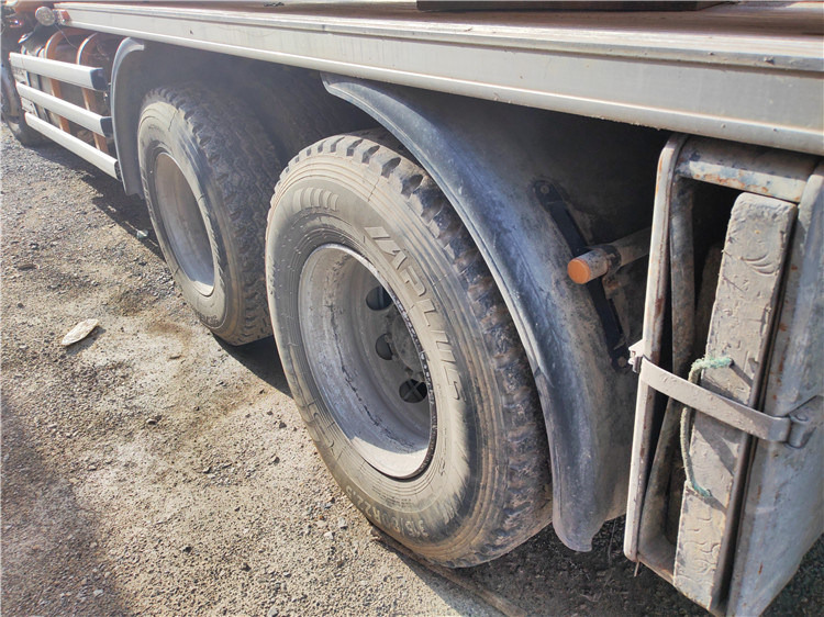XCMG Official Hb60K 2016 Year Used 56m Truck-Mounted Concrete Pump Truck for Sale - Truk pompa beton: gambar 5 XCMG Official Hb60K 2016 Year Used 56m Truck-Mounted Concrete Pump Truck for Sale - Truk pompa beton: gambar 5