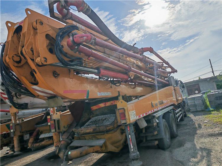 XCMG Official Hb60K 2016 Year Used 56m Truck-Mounted Concrete Pump Truck for Sale - Truk pompa beton: gambar 3 XCMG Official Hb60K 2016 Year Used 56m Truck-Mounted Concrete Pump Truck for Sale - Truk pompa beton: gambar 3