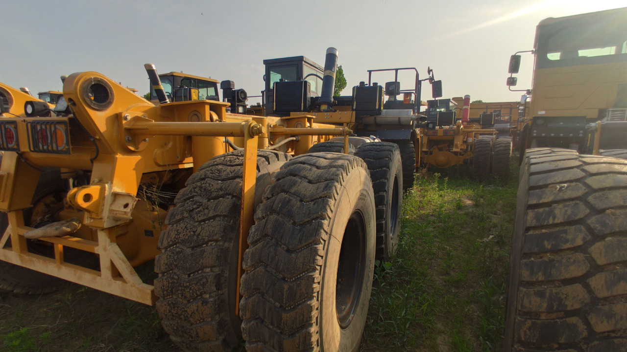 XCMG Official Second Hand 70 Ton 6x4 Dump Truck XDM80 China Tipper Trucks For Sale - Tempat sampah: gambar 4 XCMG Official Second Hand 70 Ton 6x4 Dump Truck XDM80 China Tipper Trucks For Sale - Tempat sampah: gambar 4