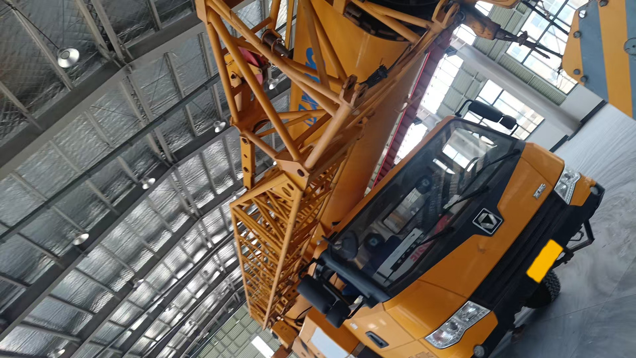 XCMG Official Second Hand 70 Ton Mobile Crane QY70K5D_1 Truck Mounted Crane - Derek bergerak: gambar 4 XCMG Official Second Hand 70 Ton Mobile Crane QY70K5D_1 Truck Mounted Crane - Derek bergerak: gambar 4