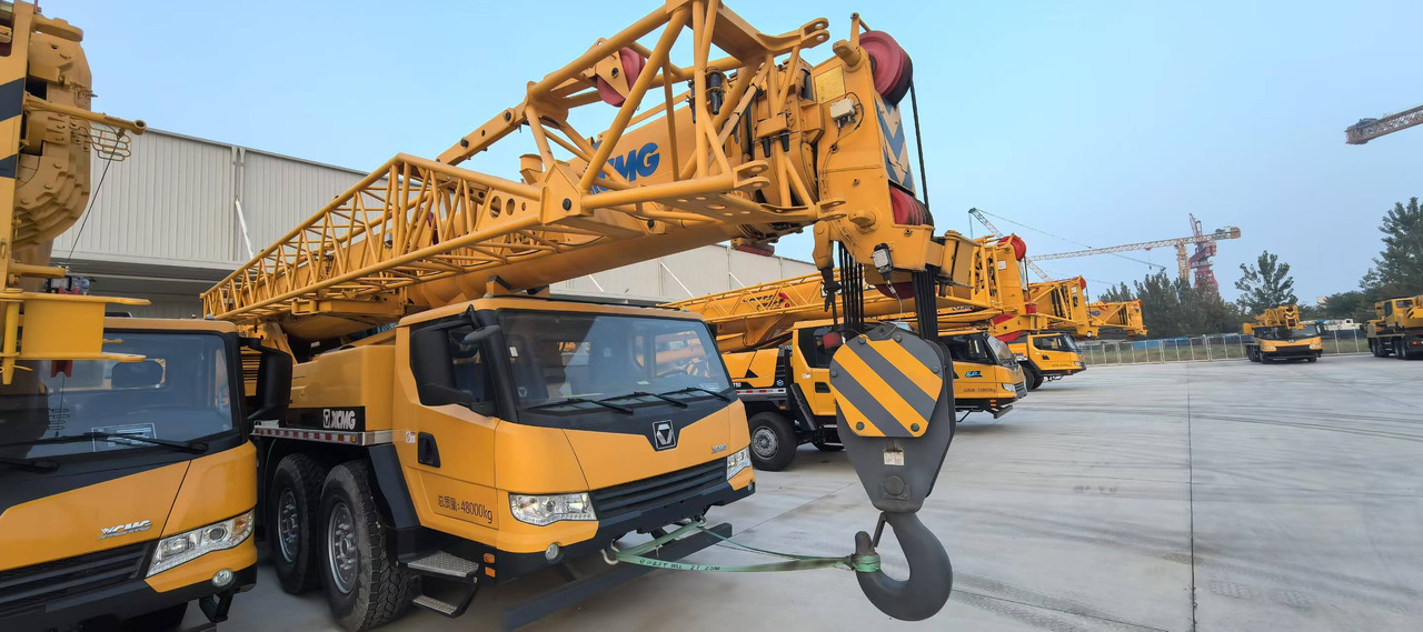 XCMG Official Second Hand Hydraulic Truck Crane QY75K 75ton Mobile Crane For Sale - Derek bergerak: gambar 3 XCMG Official Second Hand Hydraulic Truck Crane QY75K 75ton Mobile Crane For Sale - Derek bergerak: gambar 3