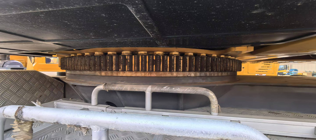 XCMG Official Second Hand Hydraulic Truck Crane QY75K 75ton Mobile Crane For Sale - Derek bergerak: gambar 5 XCMG Official Second Hand Hydraulic Truck Crane QY75K 75ton Mobile Crane For Sale - Derek bergerak: gambar 5