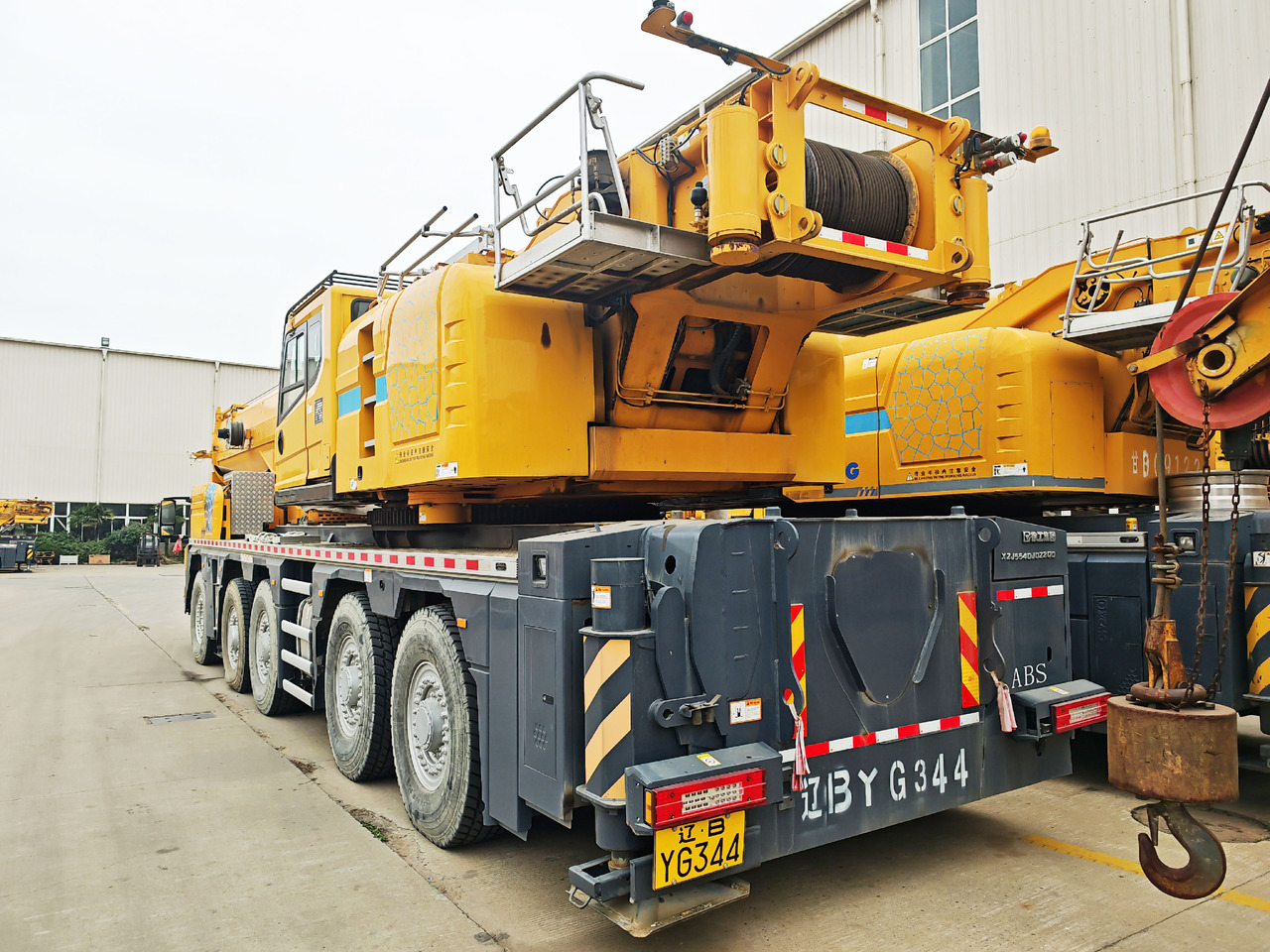 XCMG Official Second Hand Pickup Truck Crane XCA200L8 200 Ton 8-Section Arm Mobile Crane Machine - Derek semua medan: gambar 3 XCMG Official Second Hand Pickup Truck Crane XCA200L8 200 Ton 8-Section Arm Mobile Crane Machine - Derek semua medan: gambar 3