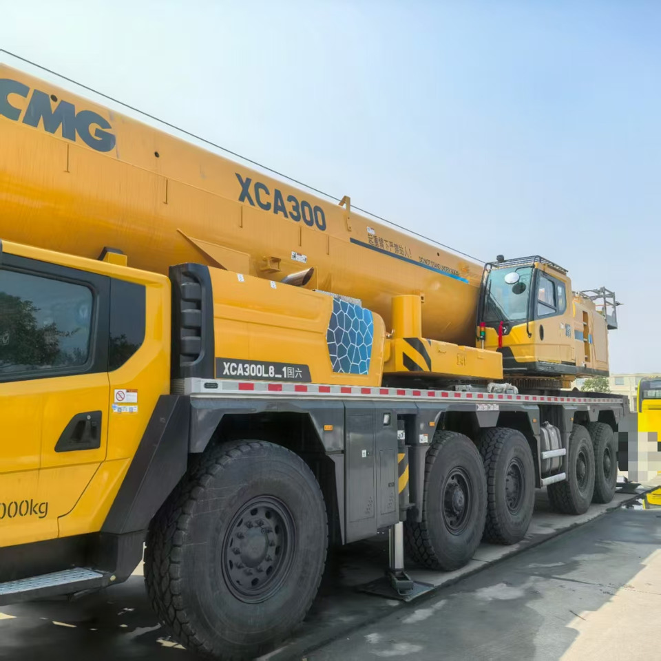 XCMG Official Second Hand Truck Mounted Crane XCA300L8_1 300 ton Mobile Crane Price - Derek semua medan: gambar 2 XCMG Official Second Hand Truck Mounted Crane XCA300L8_1 300 ton Mobile Crane Price - Derek semua medan: gambar 2