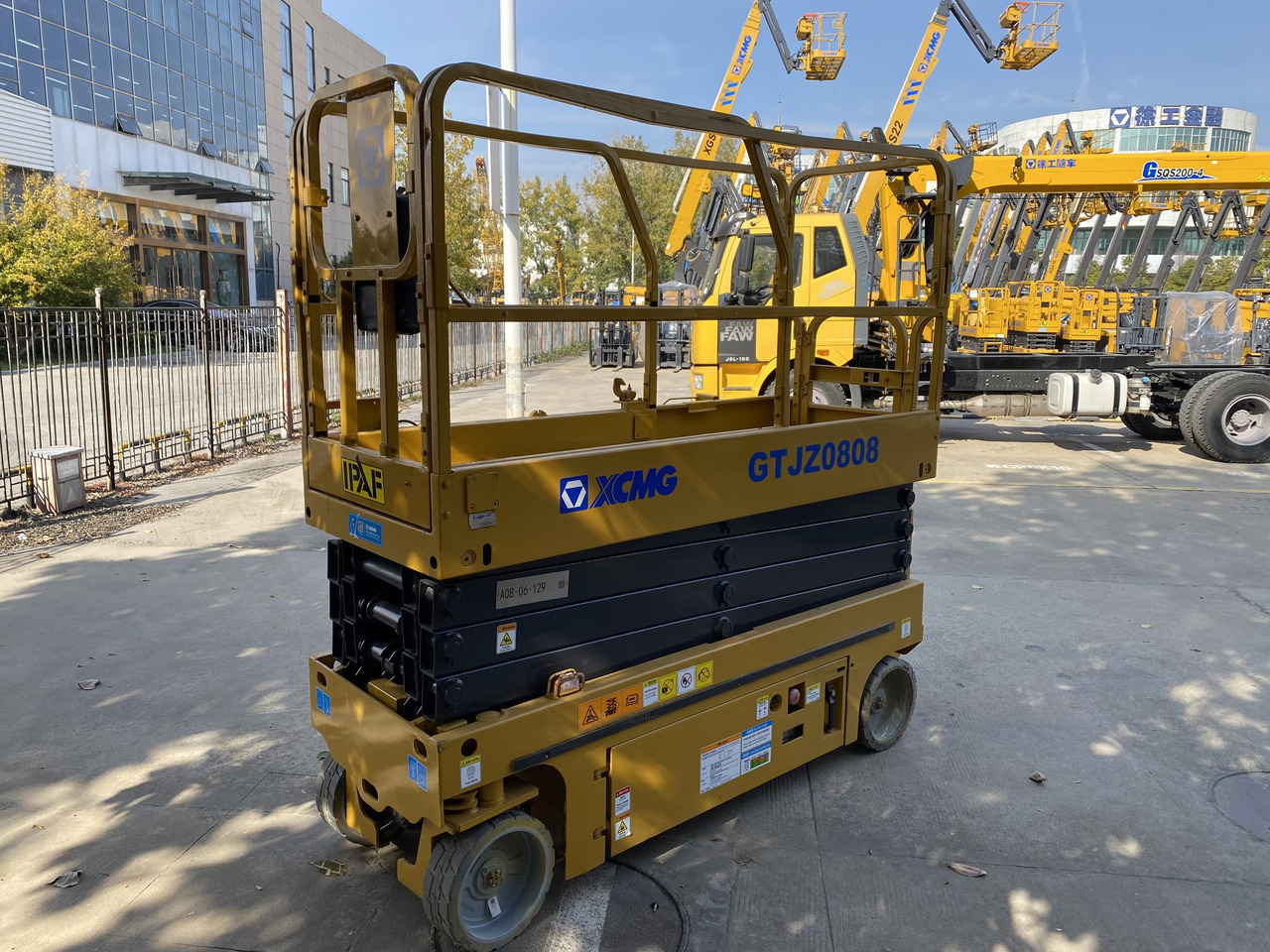 XCMG Official Used Aerial Work Platform Lift GTJZ0808 8m Hydraulic Scissor Lift Price - Scissor lifts: gambar 4 XCMG Official Used Aerial Work Platform Lift GTJZ0808 8m Hydraulic Scissor Lift Price - Scissor lifts: gambar 4
