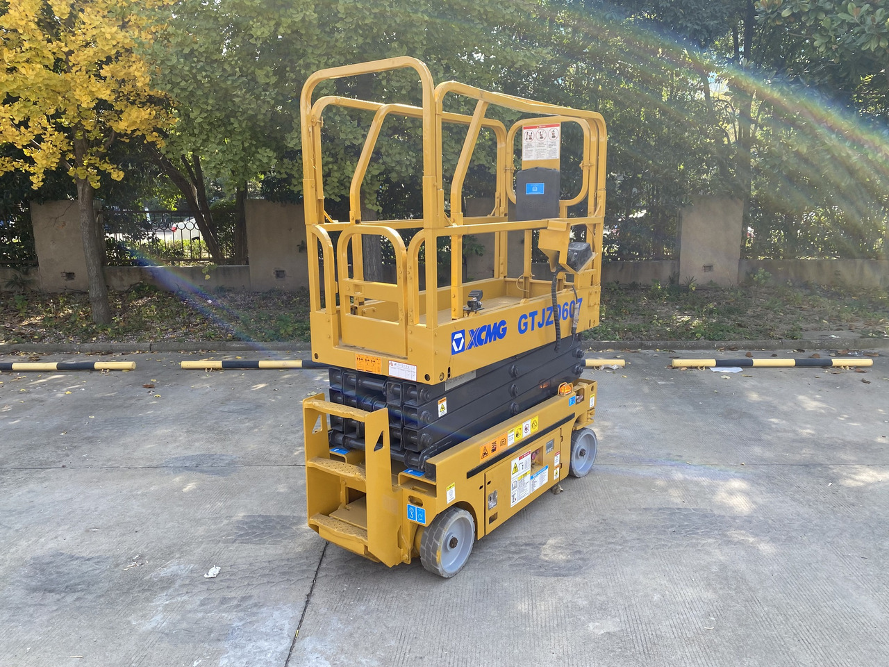 XCMG Official Used Aerial Work Platforms GTJZ0607 Mobile Scissor Lift For Sale - Scissor lifts: gambar 2 XCMG Official Used Aerial Work Platforms GTJZ0607 Mobile Scissor Lift For Sale - Scissor lifts: gambar 2