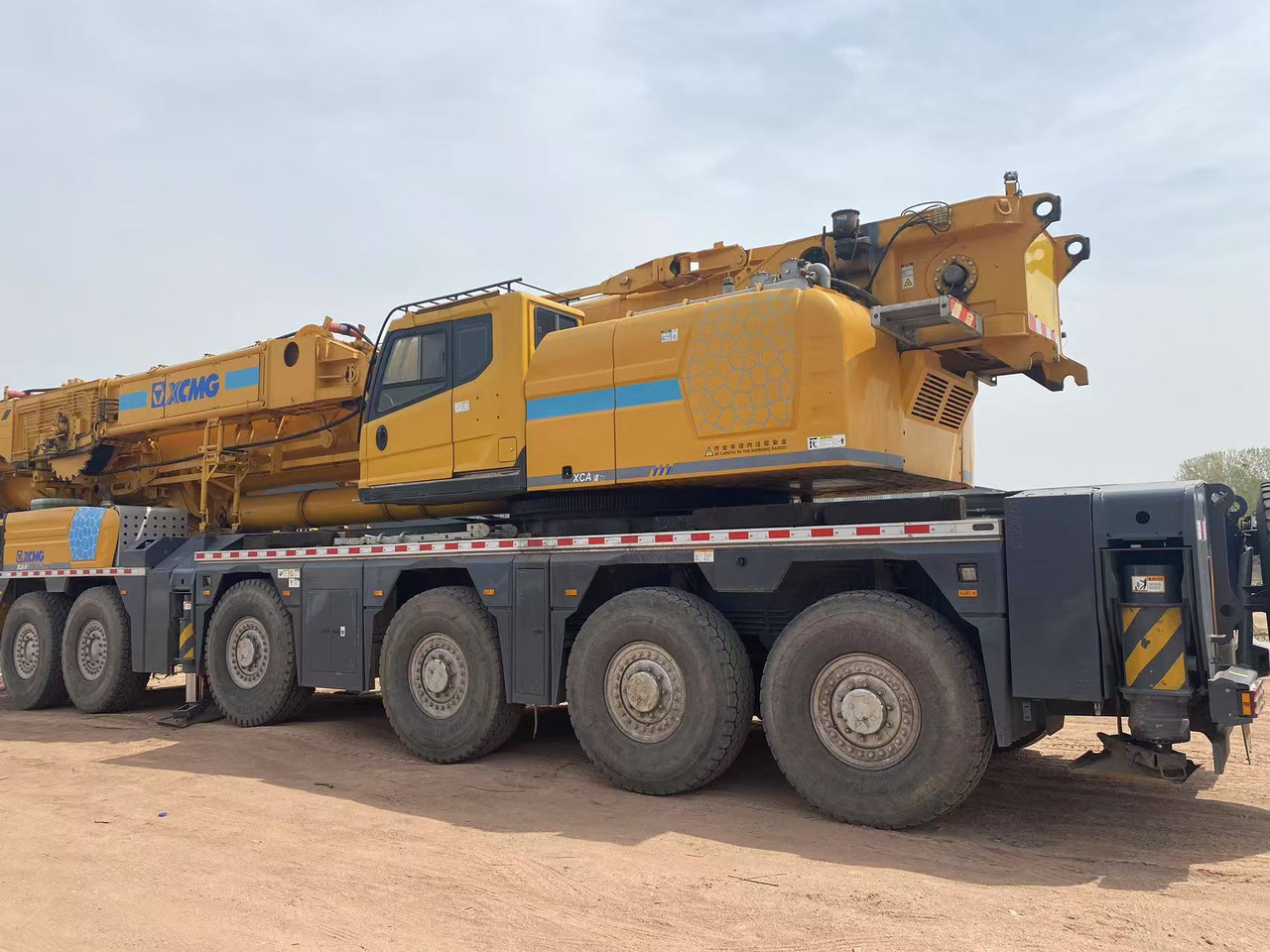 XCMG Official Used All Terrain Crane XCA300-1 300 Ton Mobile Crane Price - Derek semua medan: gambar 3 XCMG Official Used All Terrain Crane XCA300-1 300 Ton Mobile Crane Price - Derek semua medan: gambar 3