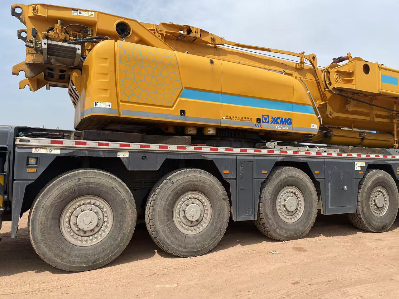 XCMG Official Used All Terrain Crane XCA300-1 300 Ton Mobile Crane Price - Derek semua medan: gambar 5 XCMG Official Used All Terrain Crane XCA300-1 300 Ton Mobile Crane Price - Derek semua medan: gambar 5