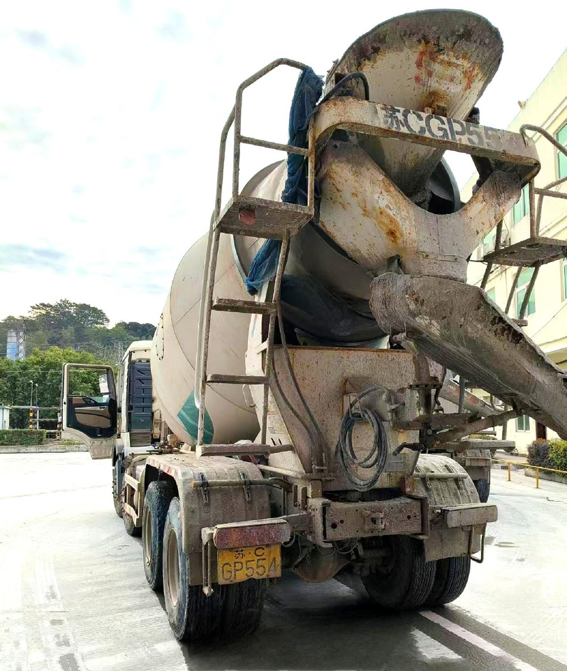 XCMG Official Used Concrete Mixer Truck HOWO G4802D 12m³ Cement Mixer Truck Price - Truk pengaduk beton: gambar 4 XCMG Official Used Concrete Mixer Truck HOWO G4802D 12m³ Cement Mixer Truck Price - Truk pengaduk beton: gambar 4
